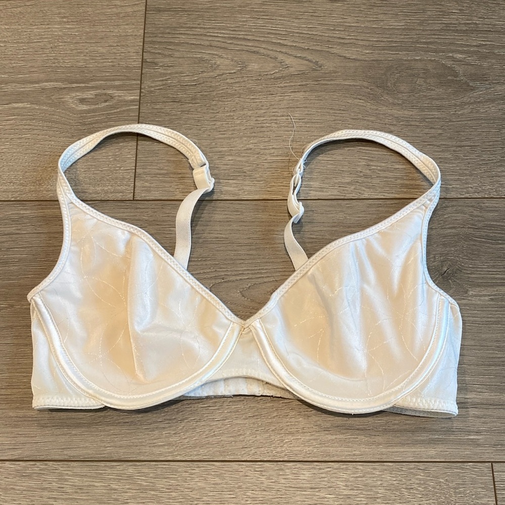 Wonderbra Cream Bra w/ Underwire